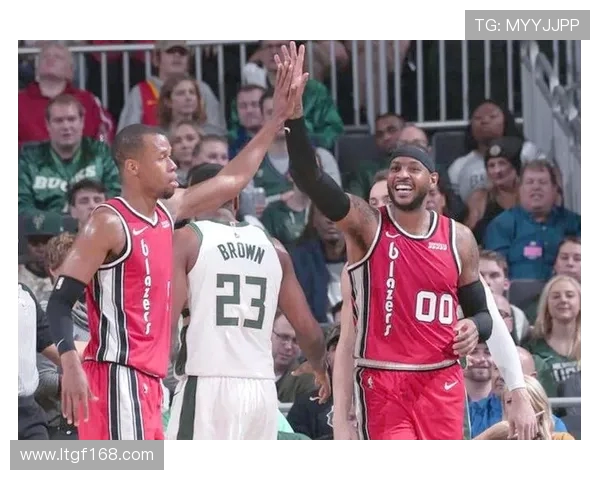 安东尼与雄鹿之间的激烈冲突引发的赛场风波与后续反响分析